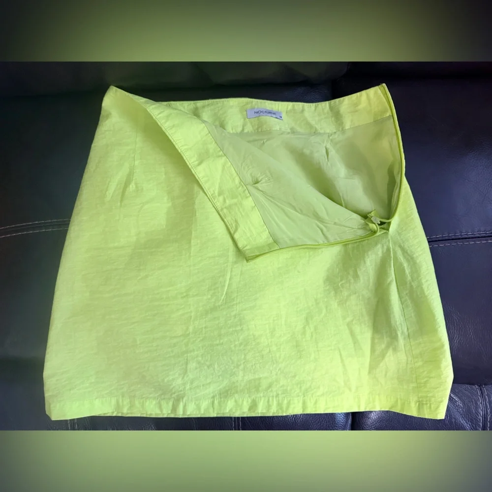 Nocturne | euc size 38 | neon Yellow green Mini Skirt. Retro, see description